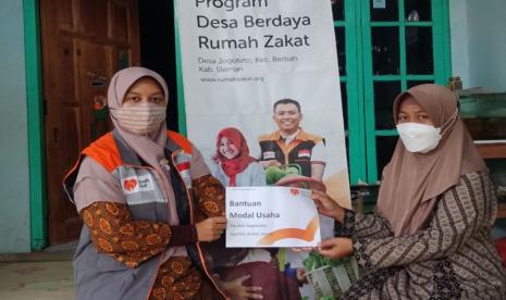 Badan Usaha Milik Masyarakat (BUMMas) Tirta Mandiri yang beralamat Desa Jogotirto, Berbah, Sleman kembali mendapatkan bantuan modal usaha untuk pengembangan BUMMas dari Rumah Zakat.