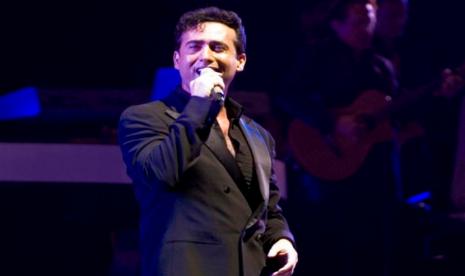 Carlos Marin, salah satu personel Il Divo, meninggal akibat Covid-19 pada 19 Desember 2021.