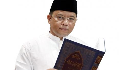 Dirjen Bimbingan Masyarakat Islam (Bimas Islam) Kementerian Agama (Kemenag) Kamaruddin Amin saat menyampaikan kajian rutin virtual Kitab Shahih Bukhari seri ke-14 bertema ‘Kesalehan Sosial’ yang diselenggarakan Ditjen Bimas Islam pada Ahad (16/1). 