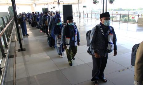 Jjamaah umroh asal Ubdobesia riba di Bandara Madinah. 