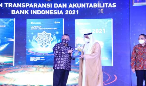 Bank Indonesia kembali menerbitkan Laporan Perekonomian Indonesia (LPI), Laporan Tahunan Bank Indonesia (LTBI), serta Laporan Ekonomi dan Keuangan Syariah Indonesia (LEKSI) 2021 yang diluncurkan oleh Gubernur Bank Indonesia, Perry Warjiyo sebagai bentuk transparansi dan akuntabilitas