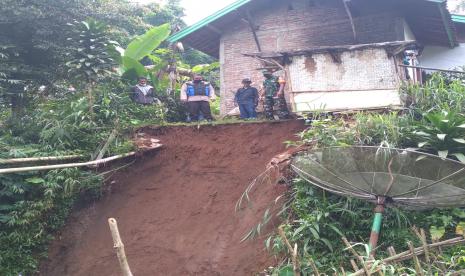 Banjir melanda rumah warga di Kecamatan Cikajang dan Cisurupan, Kabupaten Garut, Rabu (23/2/2022). 