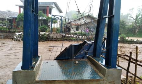 Banjir melanda rumah warga di Kecamatan Cikajang dan Cisurupan, Kabupaten Garut, Rabu (23/2/2022). 