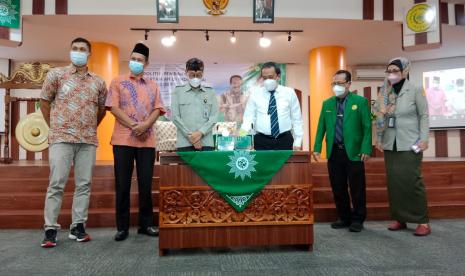 UMJ menggelar Seminar Nasional dengan tema “Politik Pembangunan Pertanian di Indonesia : Quo Vadis?” telah dilaksanakan dalam rangka peluncuruan Program Studi (Prodi) Agrobisnis Fakultas Pertanian Universitas Muhammadiyah Jakarta, pada Kamis (24/02/2022) di Aula FEB UMJ.