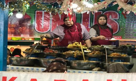 Nasi Kapau di Los Lambuang, Pasar Lereng, Kota Bukittinggi, Sumatra Barat. Nasi kapau Ni Lis buka mulai pukul 14.00 WIB mulai bulan puasa.