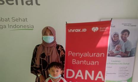 Rumah Zakat dan Klinik Cita Sehat, memberi bantuan pemeriksaan gigi gratis.