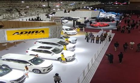 Tampak suasana pameran Indonesia International Motor Show (IIMS) 2022. Kamis (31/3/2022).