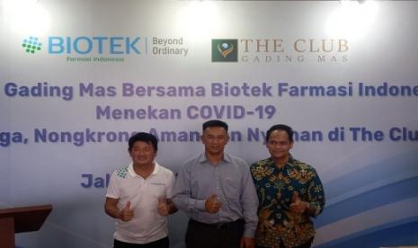 The Club Gading Mas Bersama Biotek Farmasi Indonesia Tekan Covid-19, di The Club Gading Mas, Kelapa Gading, Jakarta, Kamis (7/4/2022). Dalam kegiatan itu dijelaskan  vaksinasi dan suplemen merupakan cara untuk tingkatkan kekebalan tubuh dari Covid-19 