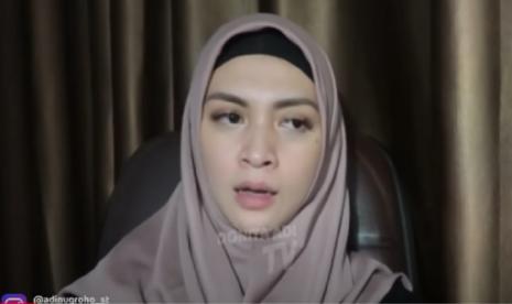 Donita. Cara Artis Donita Ajarkan Anak Berpuasa Ramadhan