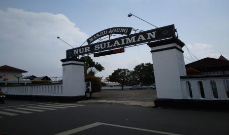 Arsitektur masjid Agung Nur Sulaiman 