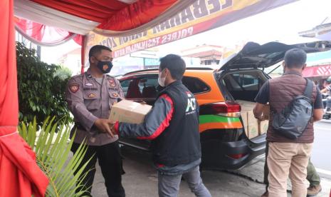 ACT berikan bantuan air minum untuk pos pam di Tasikmalaya, Kamis (28/4/2022).