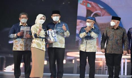 Gubernur Jabar Ridwan Kamil resmi membuka Karya Kreatif Jabar  (KKJ) dan Pekan Kerajinan Jawa Barat (PKJB) 2022 di Trans Convention Centre Bandung, Sabtu (14/5/2022).