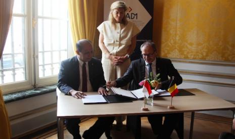 Kepala BNPT, Komjen Pol Dr Boy Rafli Amar, usai menandatangani Nota Kesepahaman Kerjasama (MoU) dengan Coordination Unit for Threat Analysis (CUTA) Belgia di Kantor Kementerian Dalam Negeri Belgia di Brussels, Belgia pada Kamis (9/5/2022). BNPT menilai kerja sama antarnegara dalam penanggulangan terorisme penting 