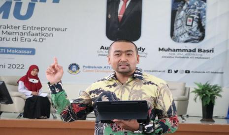 Mengusung tema “Membangun Karakter, Entrepreneurship Generasi Milenial dalam memanfaatkan Peluang Bisnis Baru Era 4.0”, Wakil Gubernur Sumatera Barat, Audy Joinaldy memberikan kuliah umum di Politeknik ATI Makassar yang berlangsung di Aula Politeknik ATI Makassar, Kamis (9/6/2022).