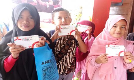 Bank Sampah Juara binaan Rumah Zakat terus mendorong seluruh nasabahnya untuk menabung dengan sampah yang ada di rumah mereka masing-masing. 