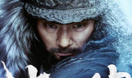 Poster film Hansan: Rising Dragon. Film bertabur pemain bintang ini melampaui dua juta penonton dalam lima hari penayangan di Korea.