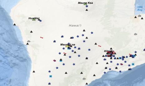 Peta Hawaii, lokasi gunung Mauna Loa. Menurut studi permodelan, gempa bumi berkekuatan 6 SR atau lebih besar dapat memicu letusan Mauna Loa. 