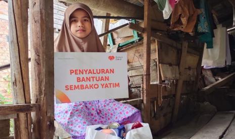 Rumah Zakat Sumsel kembali menyalurkan bantuan sembako yatim ke beberapa anak yatim di sekitaran Kelurahan Lorok Pakjo, Kamis (4/8/2022).