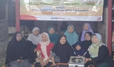 Program Desa Energi Berdikari Pertamina melatih Kelompok Tani Ternak JSN Cengkir Gading di Dukuh Padokan, Desa Sawahan, Ngemplak, Kabupaten Boyolali untuk mengolah kotoran sapi menjadi biogas yang digunakan sebagai bahan bakar memasak. 