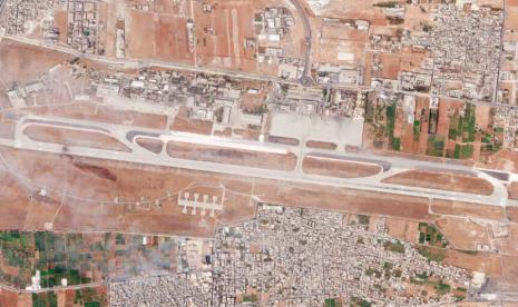 Foto satelit yang dirilis Planet Labs PBC ini menunjukkan kerusakan setelah serangan Israel yang menargetkan Bandara Internasional Aleppo, pada 1 September 2022. 