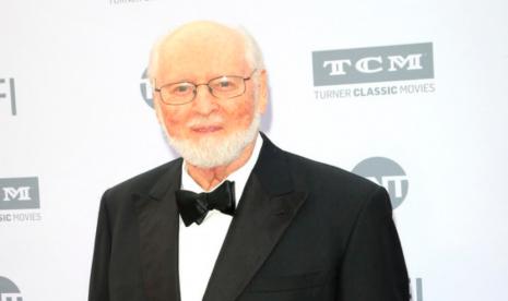 Komposer John Williams tiba di American Film Institute (AFI) 44th Life Achievement Award Gala Tribute to John Williams yang diselenggarakan di Dolby Theatre, Hollywood, Los Angeles, California, AS, 9 June 2016. Dalam usia 90 tahun, Williams masih produktif dan dipercaya untuk menggarap lagu tema untuk film Indiana Jones 5.