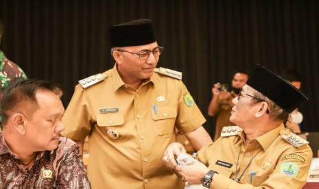 j Bupati Muba H Apriyadi mengatakan Pemkab Muba sangat mendorong pihak terkait untuk segera merevisi Permen Kementerian Energi dan Sumber Daya Mineral (ESDM) Nomor 1 tahun 2008 tentang Pedoman Pengusahaan Pertambangan Minyak Bumi pada sumur tua, karena tidak sesuai lagi dengan kondisi saat ini dan mencarikan solusi terbaik terkait illegal driling di Kabupaten MusiBanyuasin.