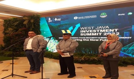 Indonesia termasuk Jabar harus melakukan ancang-ancang menghadapi resesi global. Menurut Gubernur Ridwan Kamil, Jabar harus ancang-ancang dari sekarang. Ia pun meminta pada kepala daerah di Jabar untuk memberi karpet merah pada investor.