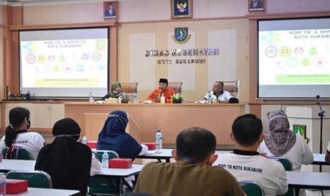 Kegiatan Tim Koalisi Organisasi Profesi (KOPI) TB (Tuberkulosis) dan DPPM (District Based Public Private Mix) TB di Ruang Pertemuan Dinas Kesehatan (Dinkes) Kota Sukabumi, pada Kamis (6/10/2022)