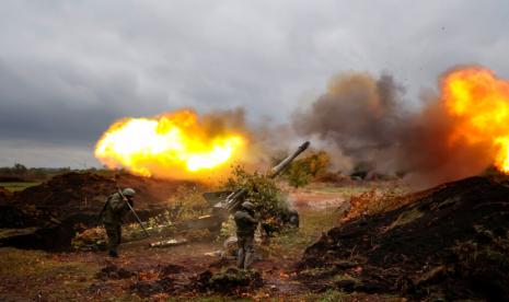 Gubernur Donetsk, Ukraina, Pavlo Kyrylenko mengatakan setidaknya tujuh orang tewas dan delapan lainnya terluka dalam serangan Rusia ke sebuah pasar di Kota Avdiivka. 