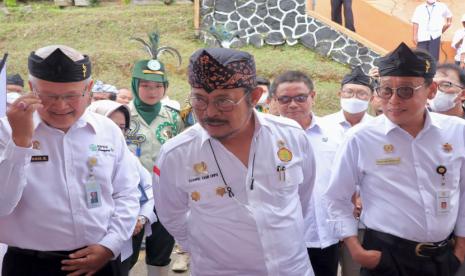 Menteri Pertanian, Syahrul Yasin Limpo saat memberikan arahan dalam Training of Trainer Solsusi Pupuk Mahal di BBPKH Cinagara, Kabupaten Bogor, Rabu (26/10/2022). TOT tersebut dihadiri 7.680 peserta baik widyaiswara, dosen, guru, dan penyuluh pertanian.  