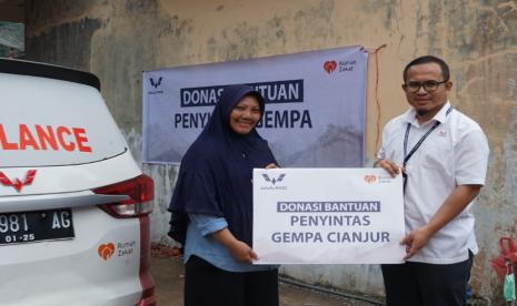 Wuling Motors menyerahkan bantuan sebesar Rp 306.221.000 bagi warga penyintas terdampak gempa di Cianjur melalui Rumah Zakat. 