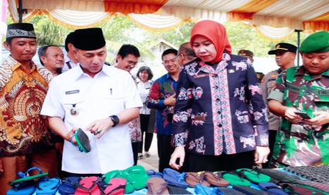 Pemerintah Kabupaten Musi Banyuasin (Pemkab Muba) serius mendukung program peningkatan penggunaan produk dalam negeri serta mendorong pengadaan barang dan jasa berbasis elektronik. 