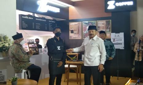 Badan Amil Zakat Nasional (Baznas) meluncurkan program unit usaha Z-Coffee untuk para mustahik.