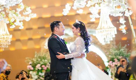 Nuanza Hotel & Convention dengan bangga mempersembahkan GlamorousNuanza Wedding Showcase. 