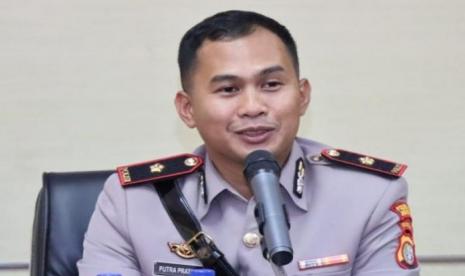 Kapolsek Tambora, Kompol Putra Pratama.