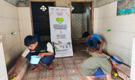 Laznas BMH dan  BSI Maslahat membantu perlengkapan ibadah untuk Masjid Al-Qalam di Desa Savana Jaya, Kecamatan Waeapo, Kabupaten  Biru (Namlea), Provinsi Maluku.