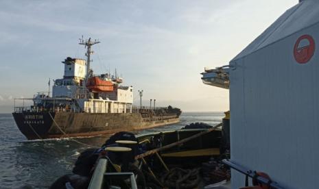 PT Pertamina International Shipping (PIS) masih tetap fokus untuk melakukan pencarian korban kapal MT Kristin yang terbakar di perairan barat Lombok, pada Ahad (26/3/2023). 