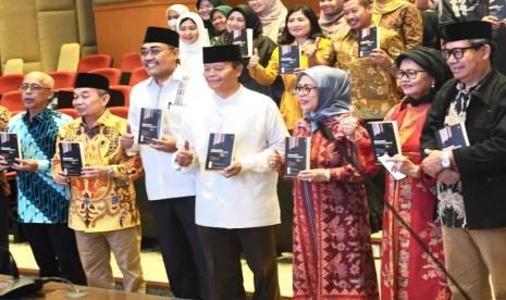 Peluncuran perdana buku 