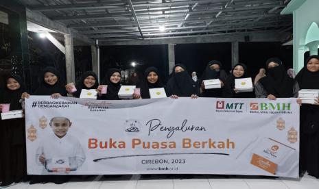 Laznas BMH terus improvisasikan kebaikan melalui beragam program, seperti buka puasa berkah yang dirangkai dengan pencerahan Ramadhan bersama dai dan santri.