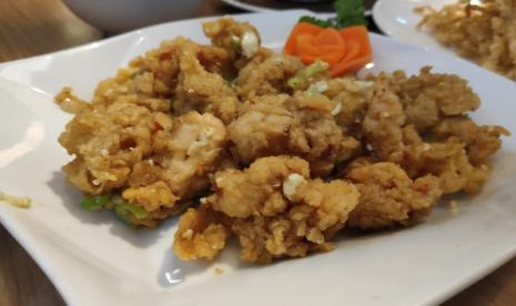 Udang goreng tepung. Penderita alergi udang harus berhati-hati ketika mencoba desensitisasi.