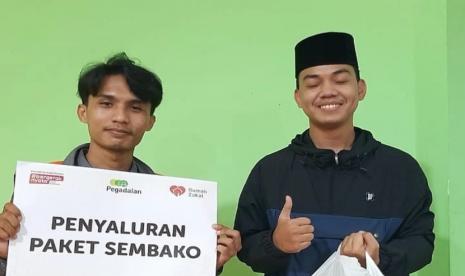 Momentum Ramadhan ini Pegadaian Cabang Ulak Karang dan Rumah Zakat Sumbar bersinergi menyalurkan paket sembako di sekitar Kota Padang. 