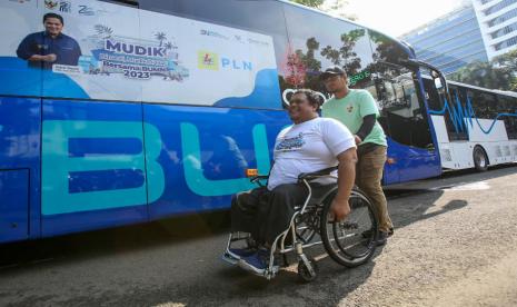 PLN memberangkatkan dua bus inklusif dalam program mudik gratis khusus komunitas difabel, Rabu (19/1/2023). 