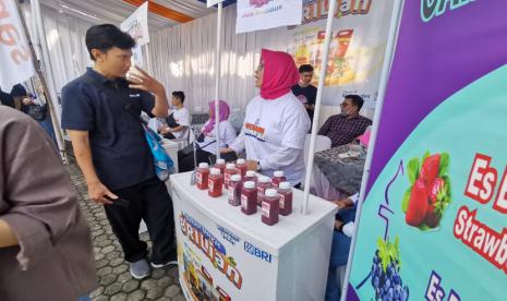 Acara bazaar UMKM Brilian yang diadakan BRI KC Kramat Jati di BRI Unit Ciracas dalam acara Panen Hadiah Sipmpedes.