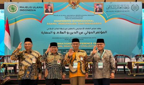 Wakil Presiden Republik Indonesia Prof Maruf Amin memberikan arahan sekaligus Keynote Speaker dalam acara Konfensi Internasional Agama, Perdamaian dan Peradaban yang diselenggarakan oleh Majelis Ulama Indonesia (MUI), bekerja sama dengan Badan Pembinaan Ideologi Pancasila (BPIP), Kementerian Agama, Badan Usaha Milik Negara (BUMN) dan Rabithah Alam Islami.