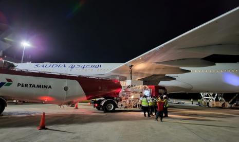 Pertamina Patra Niaga Regional Jawa Bagian Barat memastikan ketersediaan pasokan bahan bakar minyak (BBM) Avtur di Bandara Internasional Jawa Barat (BIJB) Kertajati, Kabupaten Majalengka, aman, untuk mendukung kelancaran musim haji tahun 2013. 