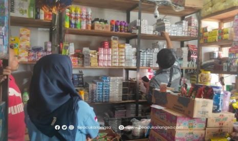 Operasi Gempur Rokok Ilegal merupakan upaya nyata Bea Cukai dalam melindungi masyarakat dari peredaran barang ilegal. 