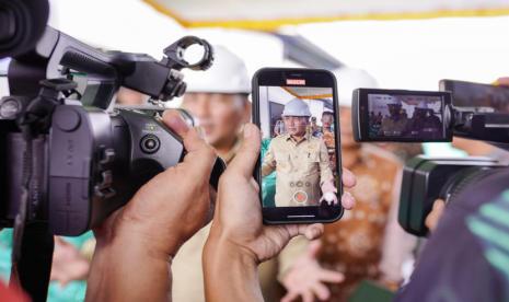 Berkat inisiasi Pj Bupati Apriyadi Mahmud, limbah kelapa menjadi cuan atau menghasilkan nilai ekonomi.