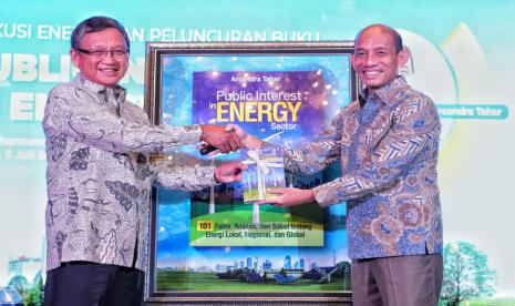 Komisaris Utama PT Perusahaan Gas Negara Tbk (PGN) Arcandra Tahar, merilis bukunya berjudul “Public Interest in Energy Sector”.