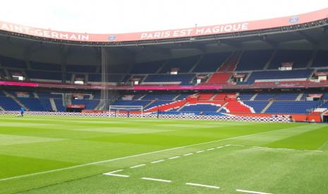 Stadion Parc des Princes milik PSG.