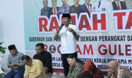 Pj Gubernur Babel Suganda saat Ramah Tamah dan Makan Malam bersama masyarakat, yang berlangsung di Balai Pertemuan Desa Bintet, Belinyu, Kabupaten Bangka, Senin (7/8/2023).